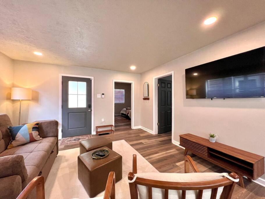 Modern Style Home Near Dt Indy & Major Attractions إنديانابوليس المظهر الخارجي الصورة